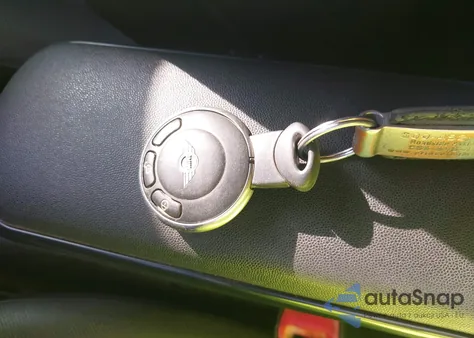 2011 Mini Cooper z USA, uszkodzony, nr VIN WMWSU3C57BT098433